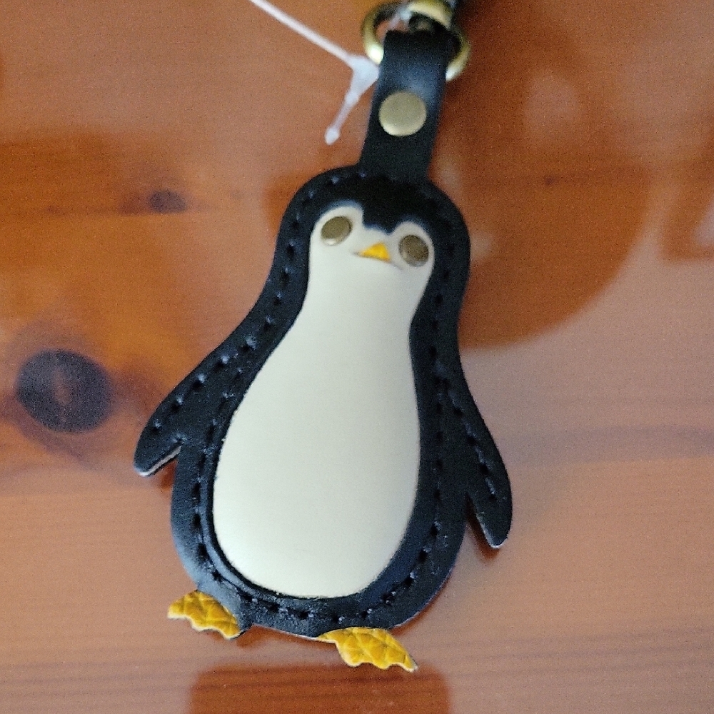 Portland Leather Black Penguin Keychain - Picture 2 of 5